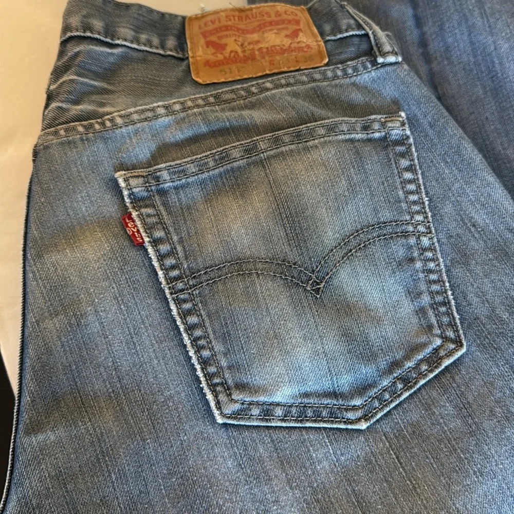 Levi’s Men’s 514 Denim blue Jeans straight leg distressed Size 33x36